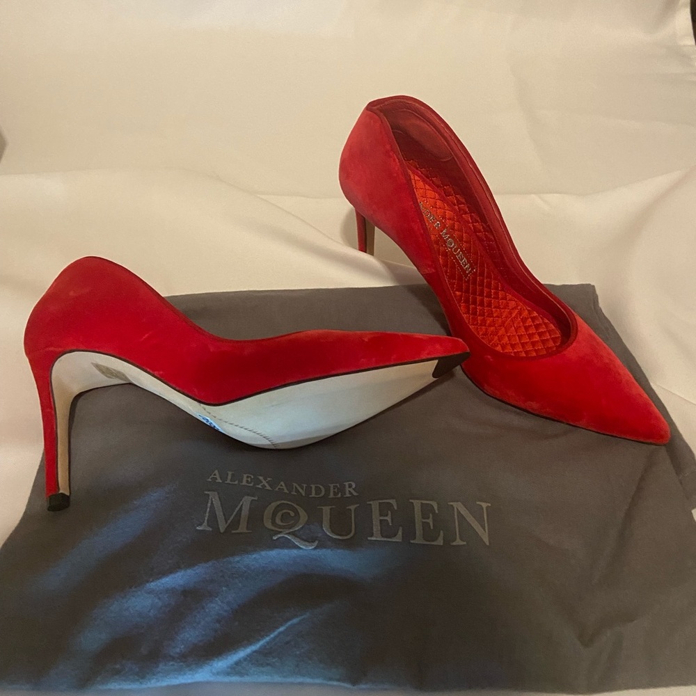 Alexander McQueen pumps- SZ-7 fits SZ 6 1/2